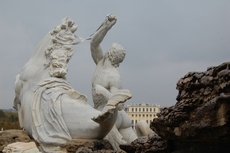 Schloss_Schönbrunn_Neptunbrunnen_09.JPG